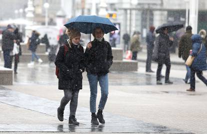 Ne proljetni, već snježni vikend u ožujku: U Zagrebu pao snijeg