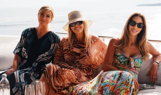 Kolinda uživa s društvom na luksuznoj jahti na Jadranu: 'Najljepše djevojke su stigle'