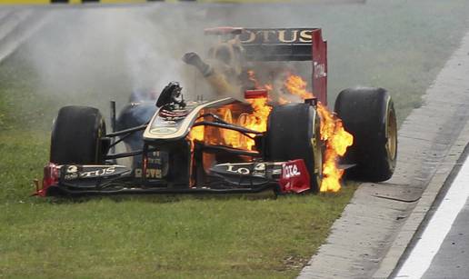 Bijeg iz buktinje: Nick Heidfeld je iskakao iz gorućeg bolida