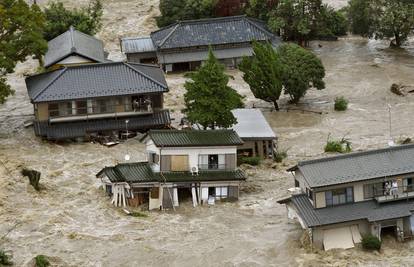 Plimni val potopio Japan: Na tisuće ljudi napustilo domove