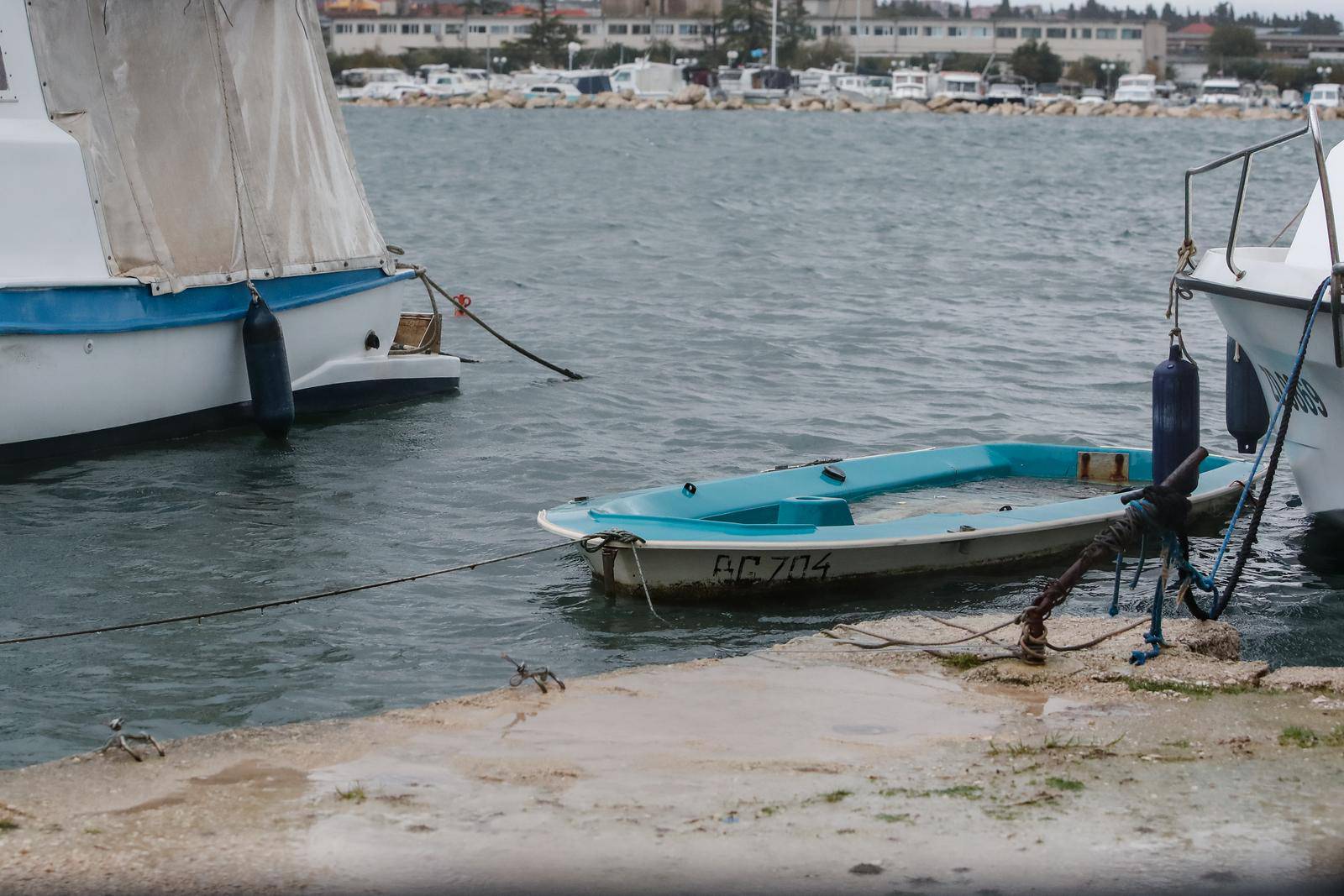 Zadar: Zbog nevremena, juga i kiše podignula se razina mora