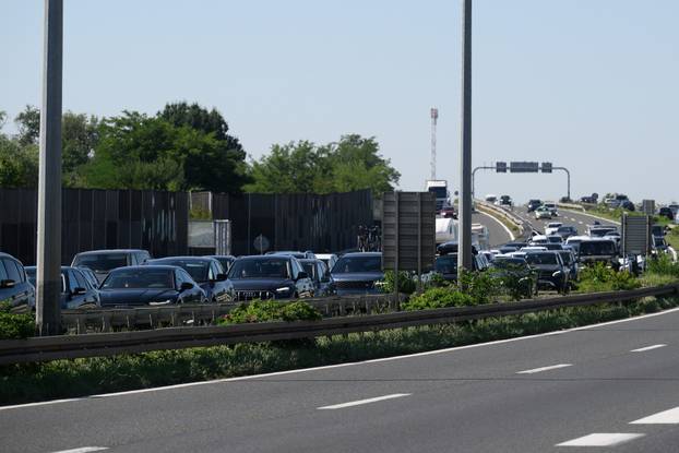 Zagreb: Pojačan promet u smjeru prema moru ispred NP Lučko