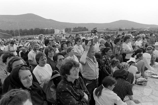 Brojni vjernici na obilježavanju 10. godišnjice ukazanja u Međurgorju, 25.6.1991.