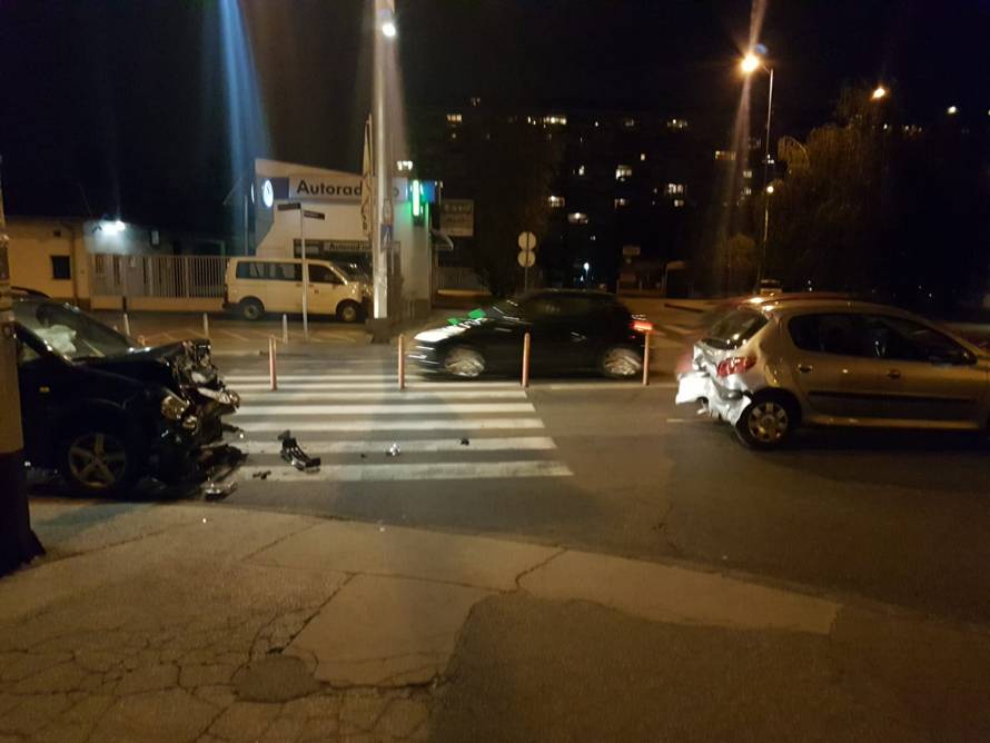 Sudar tri auta na Miramarskoj: Jedan čovjek je ozlijeđen