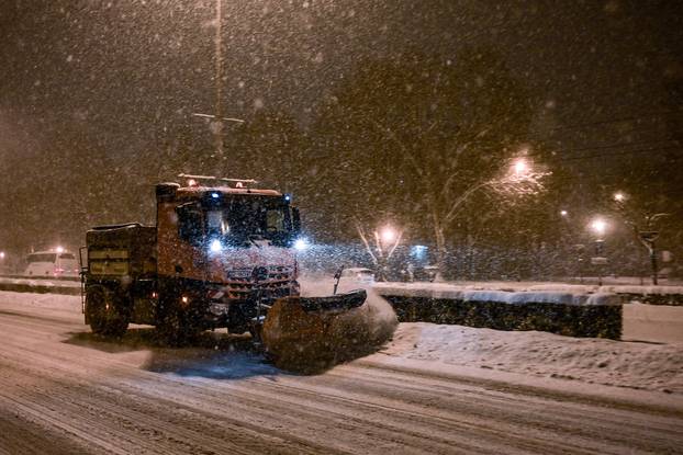 Zagreb: Snijeg pada bez prestanka od jutros