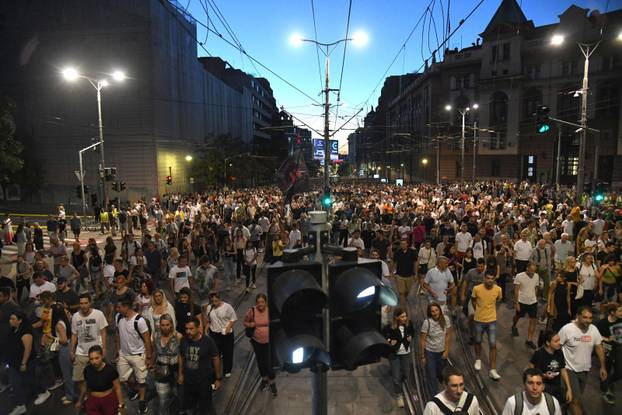 Beograd: Komemorativna šetnja povodom 10 mjeseci od pada nadstrešnice na željezničkoj stanici u Novom Sadu