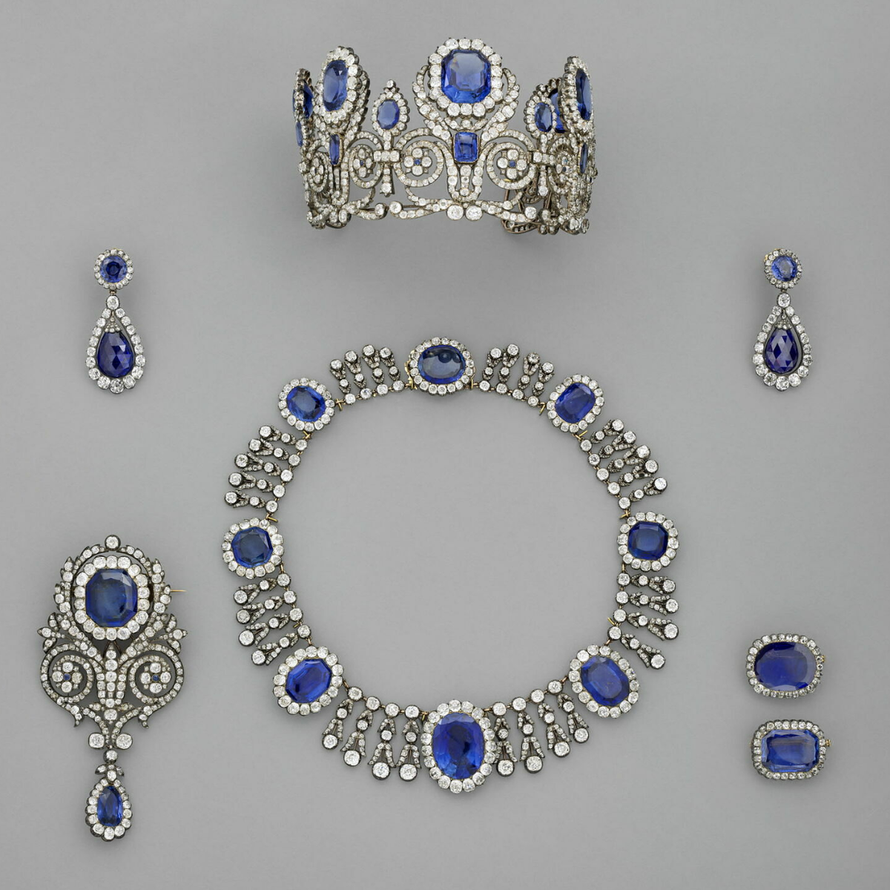 FOTO Policija traga za lopovima koji su pokrali nakit iz Louvrea: 'Ovo je sada utrka s vremenom'