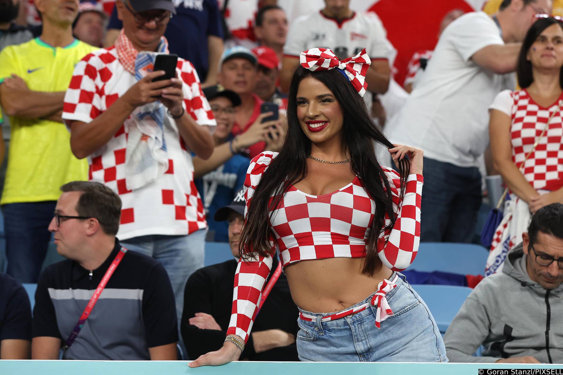 KATAR 2022 - Napoznatija navijačica svjetskog prvenstva Ivana Knoll na utakmici Hrvatske i Japana