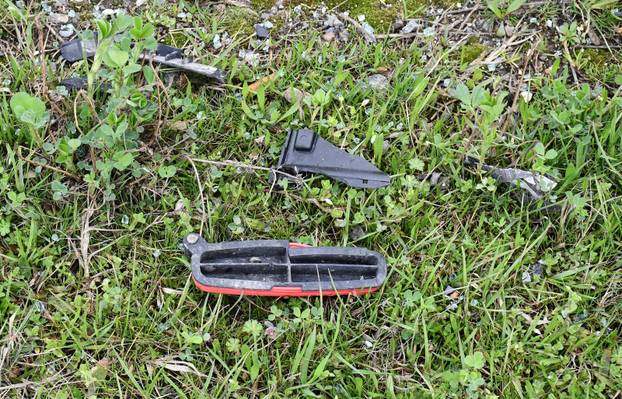 FOTO Tužni prizori u Sl. Brodu: Na mjestu gdje je poginulo dijete gori bijeli lampion...