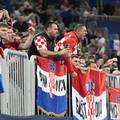 FOTO Hrvatski navija&ccaron;i svugdje su show! Dominiraju i u futsalu. Utakmicu pratio i Mand&zcaron;uki&cacute;