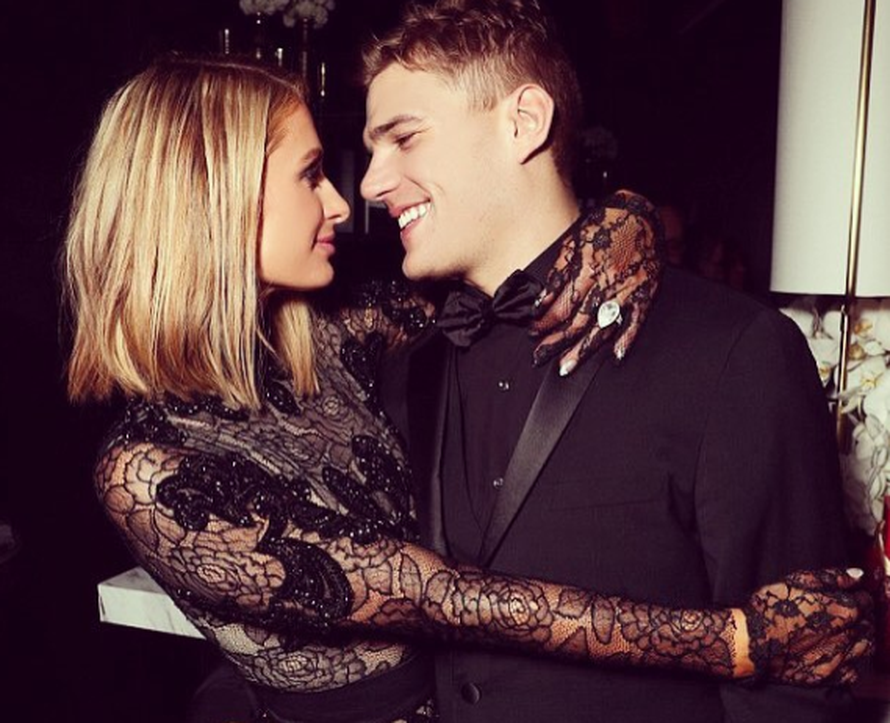 Paris posve gola pokazala kako zaručniku jedva čeka reći 'da'