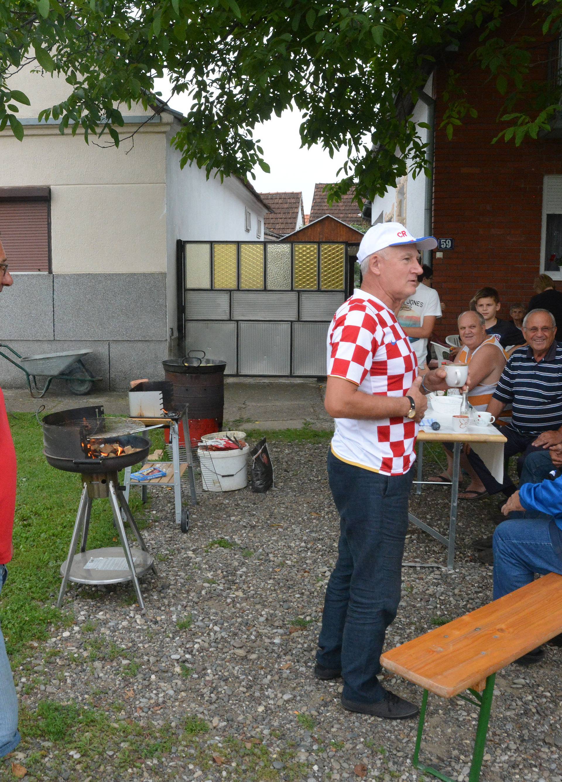 Vatreno ludilo u Sikirevcima: "Raketa je naš ponos i dika..."