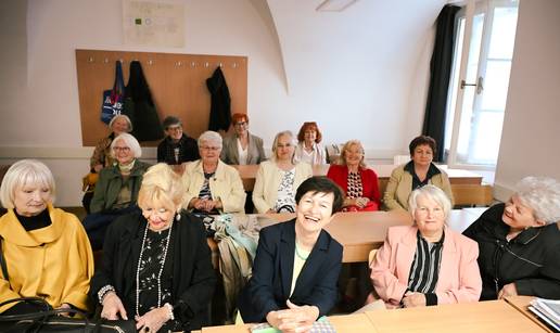 Sretne i nasmijane, punih 56 godina nakon mature:  Evo nas, generacijo!