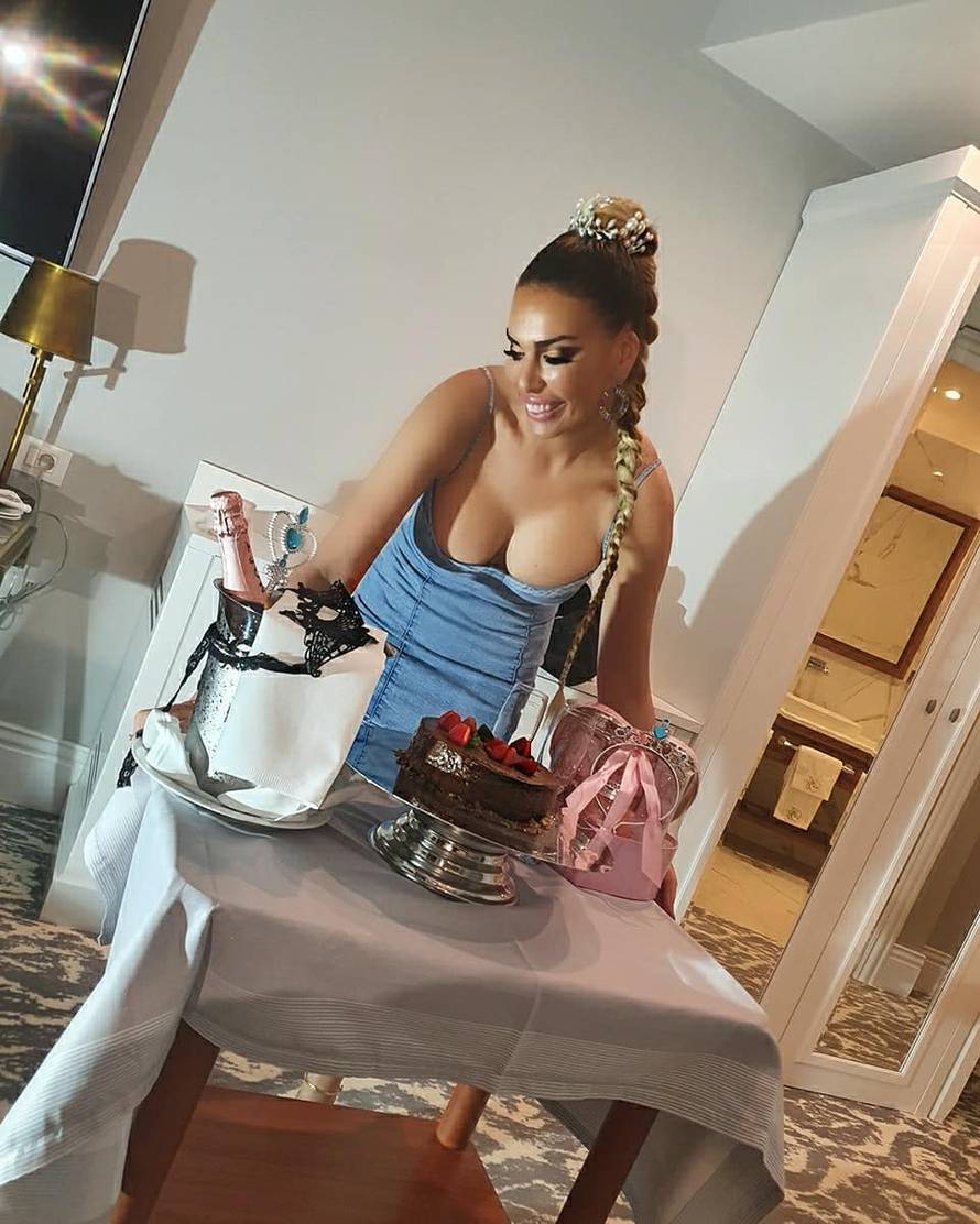 'Mi starlete smo prije nekoliko godina zarađivale duplo bolje'