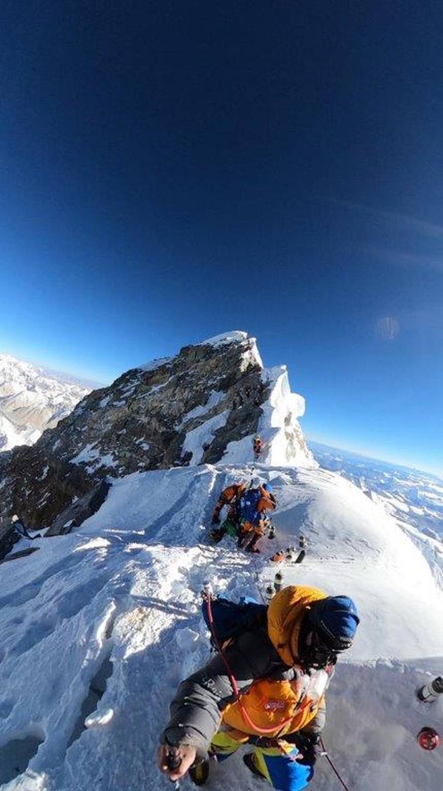 Hrvati osvajaju vrhove: Vukli smo 60 kila opreme i hrane. Za 4l vode snijeg topimo tri sata!