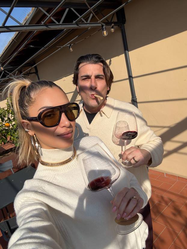 FOTO Talijanska voditeljica je konkurencija Diletti Leotti pred kamerama! Bila je i misica...