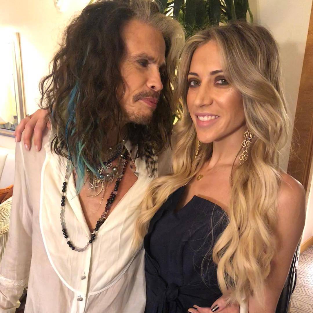 Steven Tyler (70) i Aimee (30) ljubakaju se kao napaljeni klinci