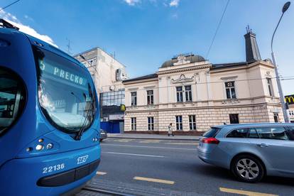 Zagreb: Improvizacija na fasadi koja već tri godine spriječava njezino urušavanje