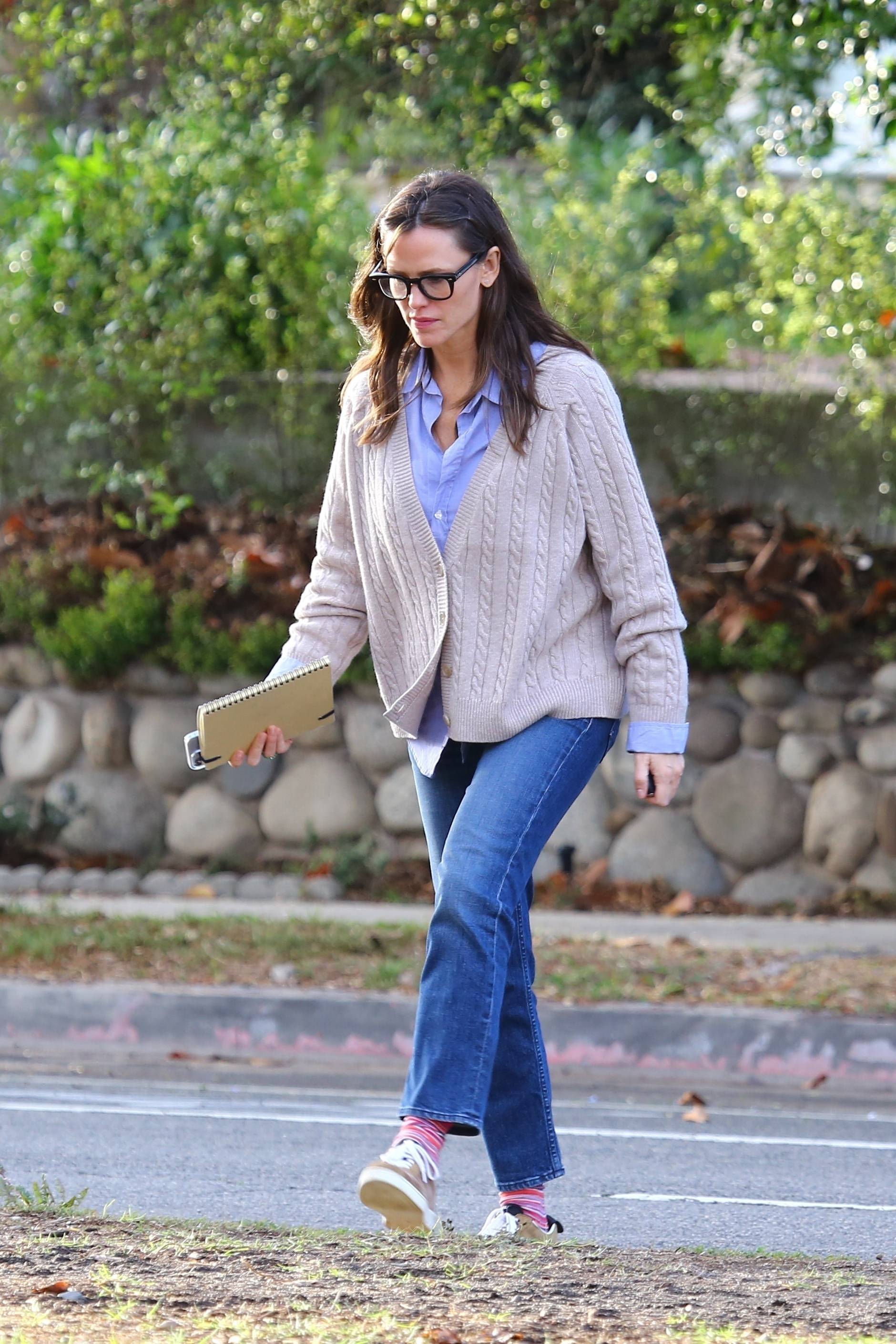 Ben Affleck and Jennifer Garner meet for a parent meeting at their kid's school