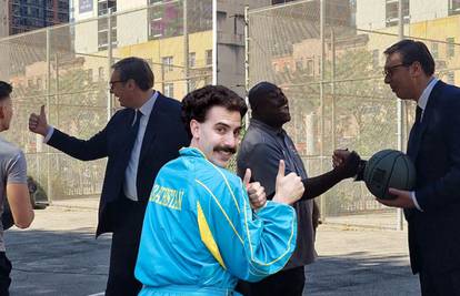 Vučić poput Borata: U odijelu  šeta po SAD-u, zaustavlja ljude koje ne poznaje i diže palčeve...