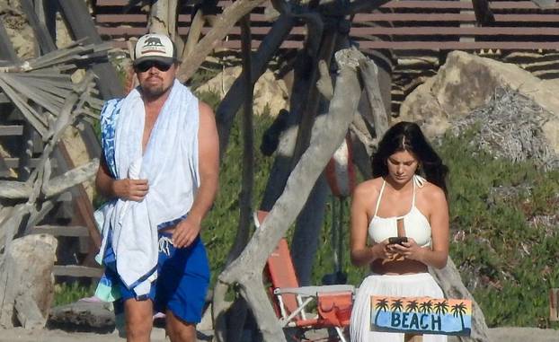 *PREMIUM-EXCLUSIVE* Leonardo DiCaprio and Camila Morrone spend their Labor Day on the beach in Malibu *WEB EMBARGO UNTIL 2:00 PM EDT on September 9, 2020*