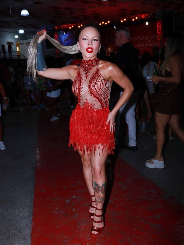 FOTO Slikala se gola na snijegu i riskirala zdravlje zbog fanova: 'Završila sam na hitnoj...'