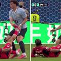ANTI FAIR PLAY Urugvajac je pomagao protivniku s gr&ccaron;evima pa pojurio u kontru zabiti gol