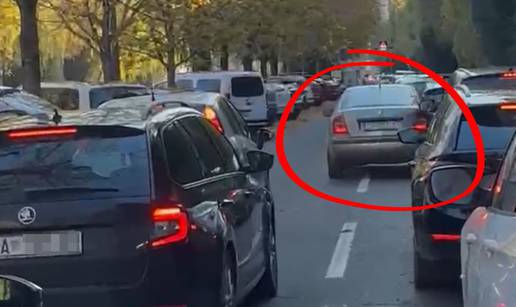 VIDEO Pogledajte bisera koji je blokirao traku u Zagrebu jer je bio ljut što on stoji, a oni voze!