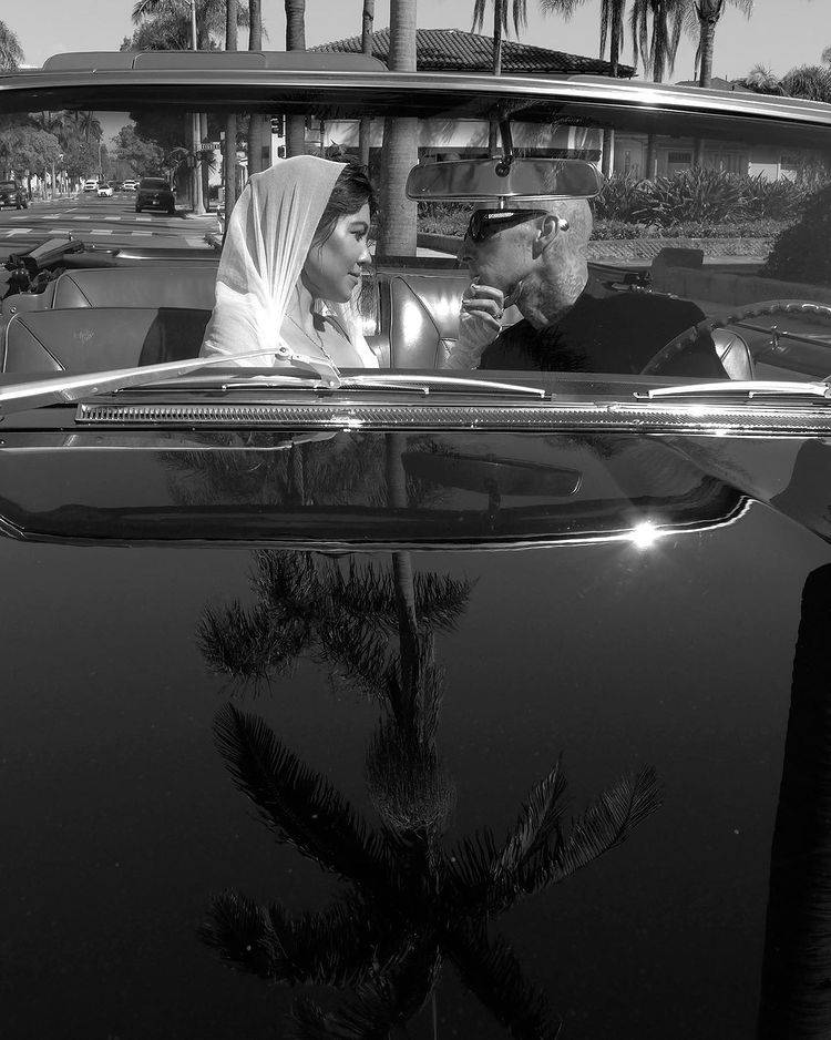 Kardashianka i Travis podijelili crno-bijele fotke s vjenčanja: 'Dok nas smrt ne rastavi...'