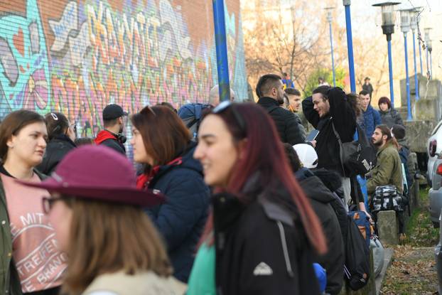 FOTO Krenuo je veliki studentski marš od Beograda do Novog Sada: 'Stići ćemo tamo još jači'