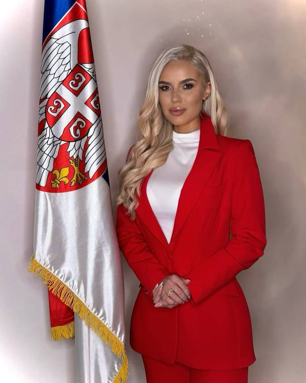 FOTO Obožava Vučića i Putina. Srpska političarka: Ružni bi da se politikom bave samo gabori!'