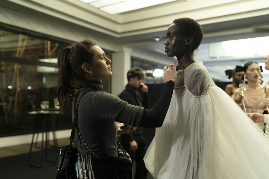 Angelina Jolie ponovno briljira  Ovaj put u svijetu visoke mode!