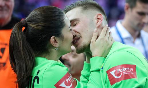 FOTO Obrane posve&cacute;uje njoj: Koga ljubi 'hobotnica' Dominik?