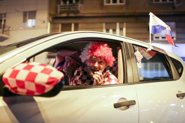 Slavlje navijaÄa nakon pobjede nad Rusijom u centru Zagreba