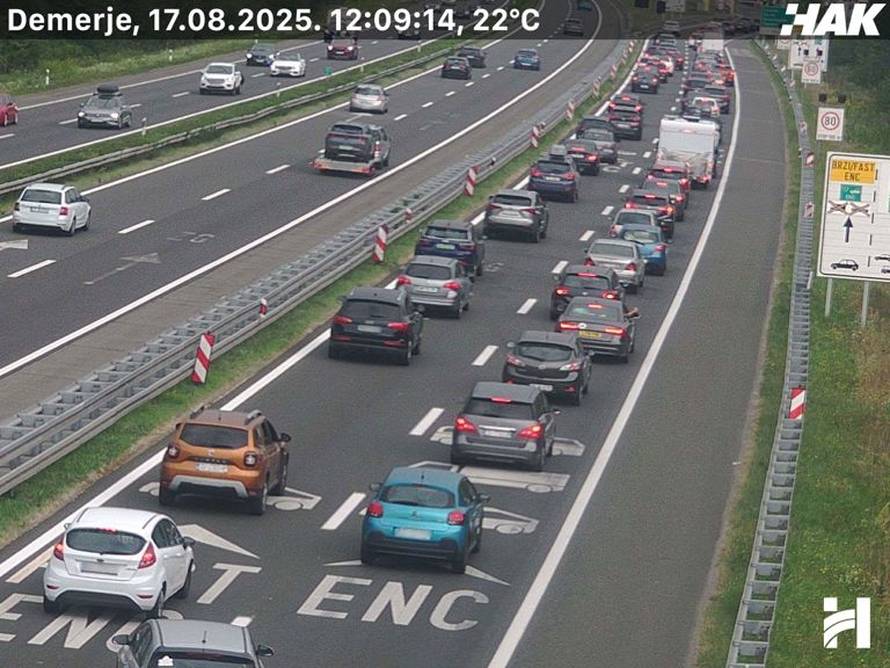 FOTO Gužve na autocestama: Kod Bosiljeva kolona od pet km