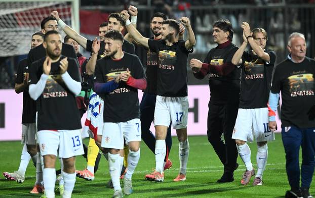 Slavlje nogometaša Hrvatske nakon pobjede nad Farskim otocima i plasmana na Svjetsko prvenstvo