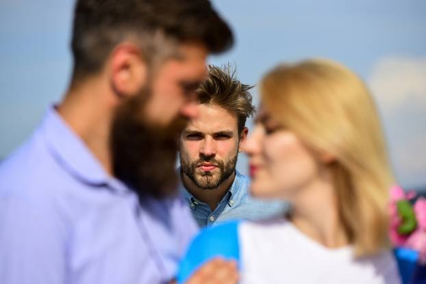 15 najčešćih znakova da vas partner vara, po terapeutima