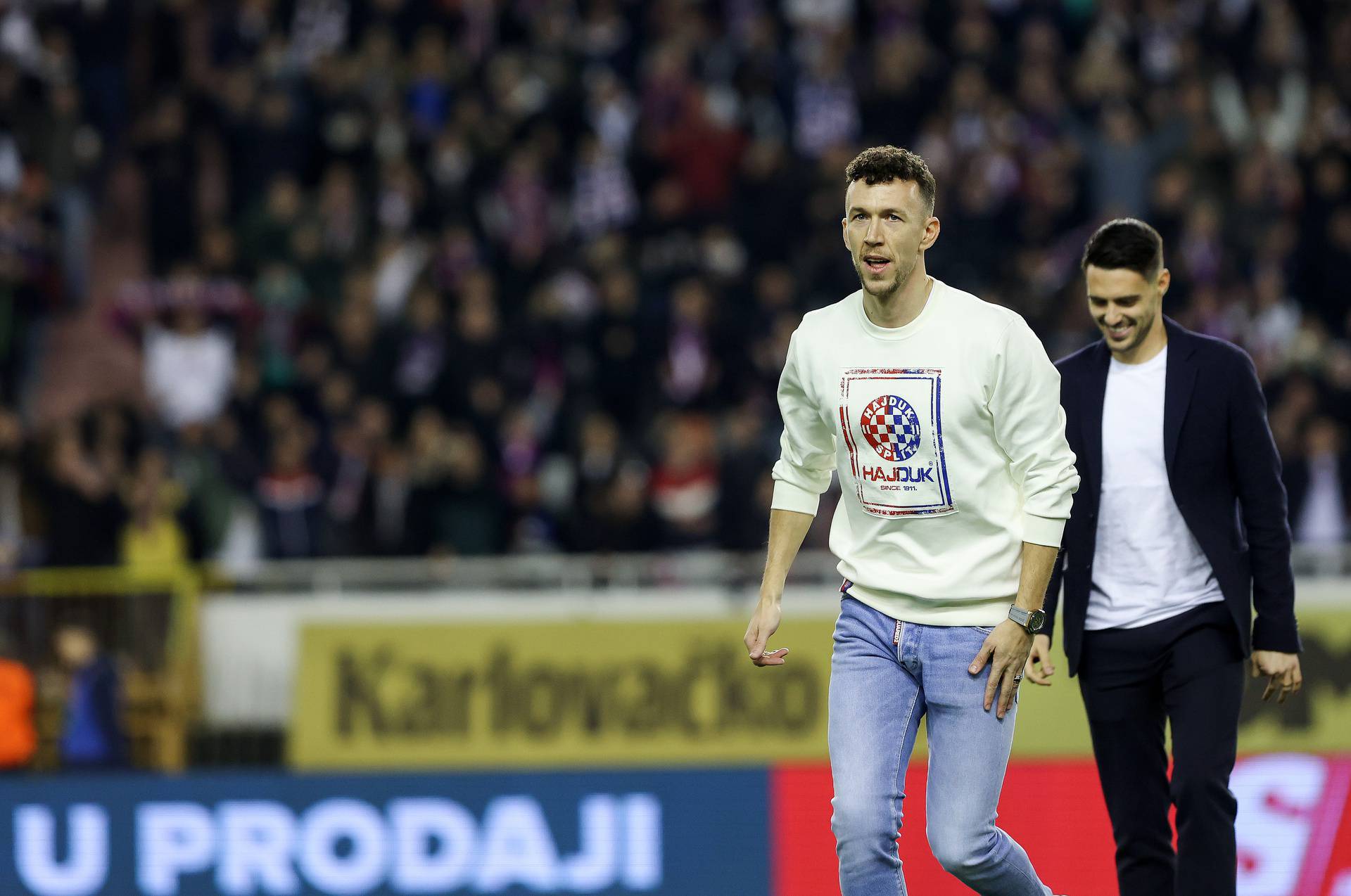 Split: Ivan Periši? i Josip Brekalo pozdravili su navija?e na Poljudu  prije po?etka utakmice