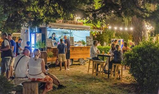 Foto galerija: U Puli počeo prvi istarski ulični gastro festival