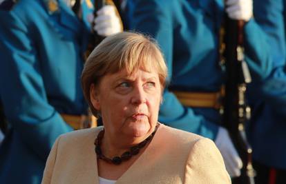 Angela Merkel putuje u oproštajni posjet Francuskoj