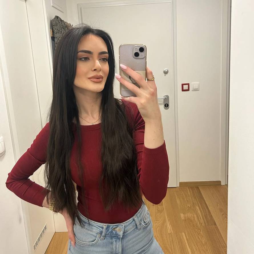 Klara iz Braka na prvu ima novu karijeru: Ugrađuje trepavice