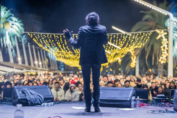 Željko Bebek i Baby Lasagna uvelu su Split u Novu 2026. godinu uz vatromet i dronove