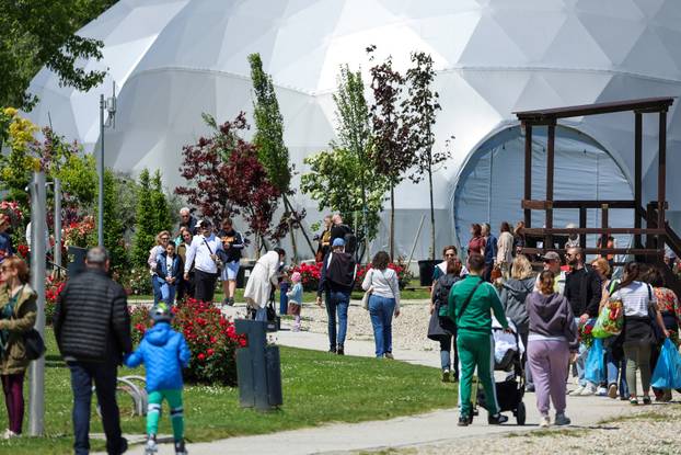 Zagreb: Sunce obasjalo Flora Art