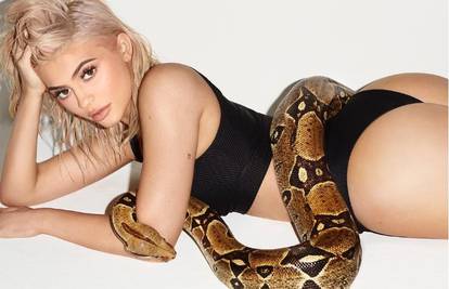 Golišava Kylie Jenner pozirala s golemom zmijom oko tijela