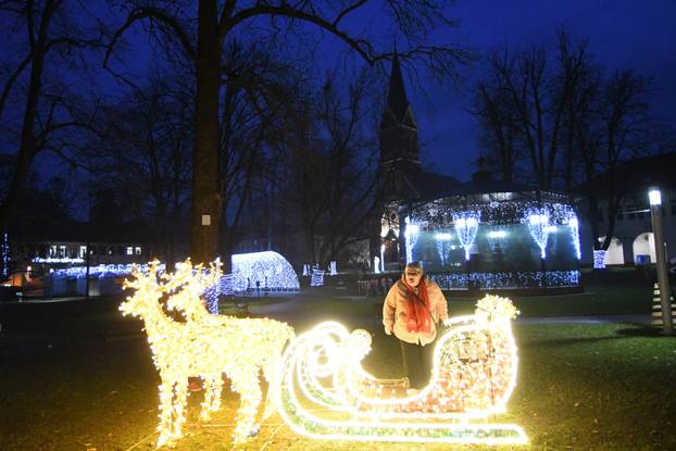 Božićni ugođaj na adventu u Slatini