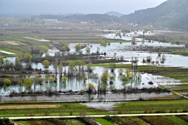 Vrgorac: Poplavljeno Polje jezero uslijed obilnih kiša