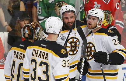 Bruinsi pobijedili u Chicagu i izjednačili seriju u finalu NHL-a