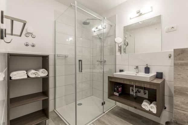 FOTO Ovo je Budimirova vila Pokora: Na ilegalnom katu su biljar i terasa, bazen će rušiti...