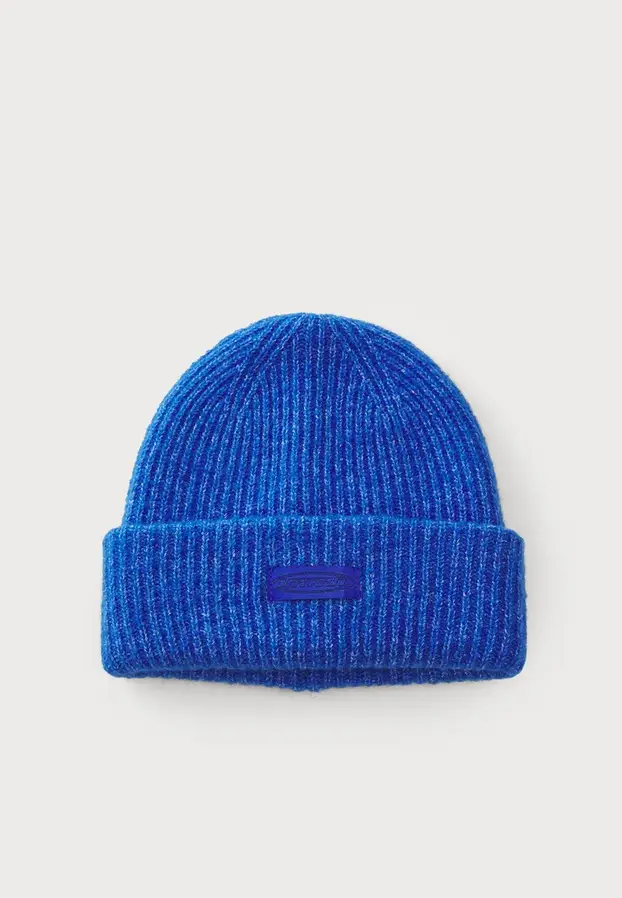 Ove sezone kape su chic i raznolike - od atraktivnih šilterica do beanie s mašnama