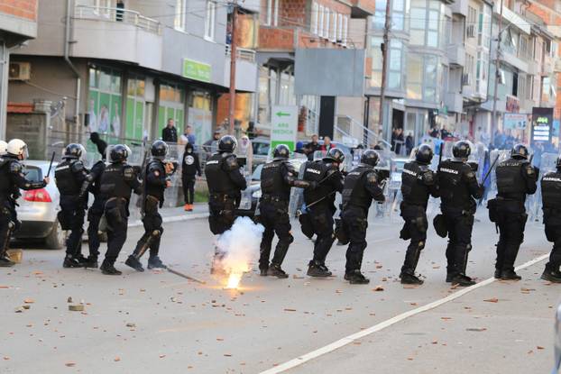Novi Pazar: Navijači FK Novi Pazar sukobili su se s policijom u blizini Gradskog stadiona